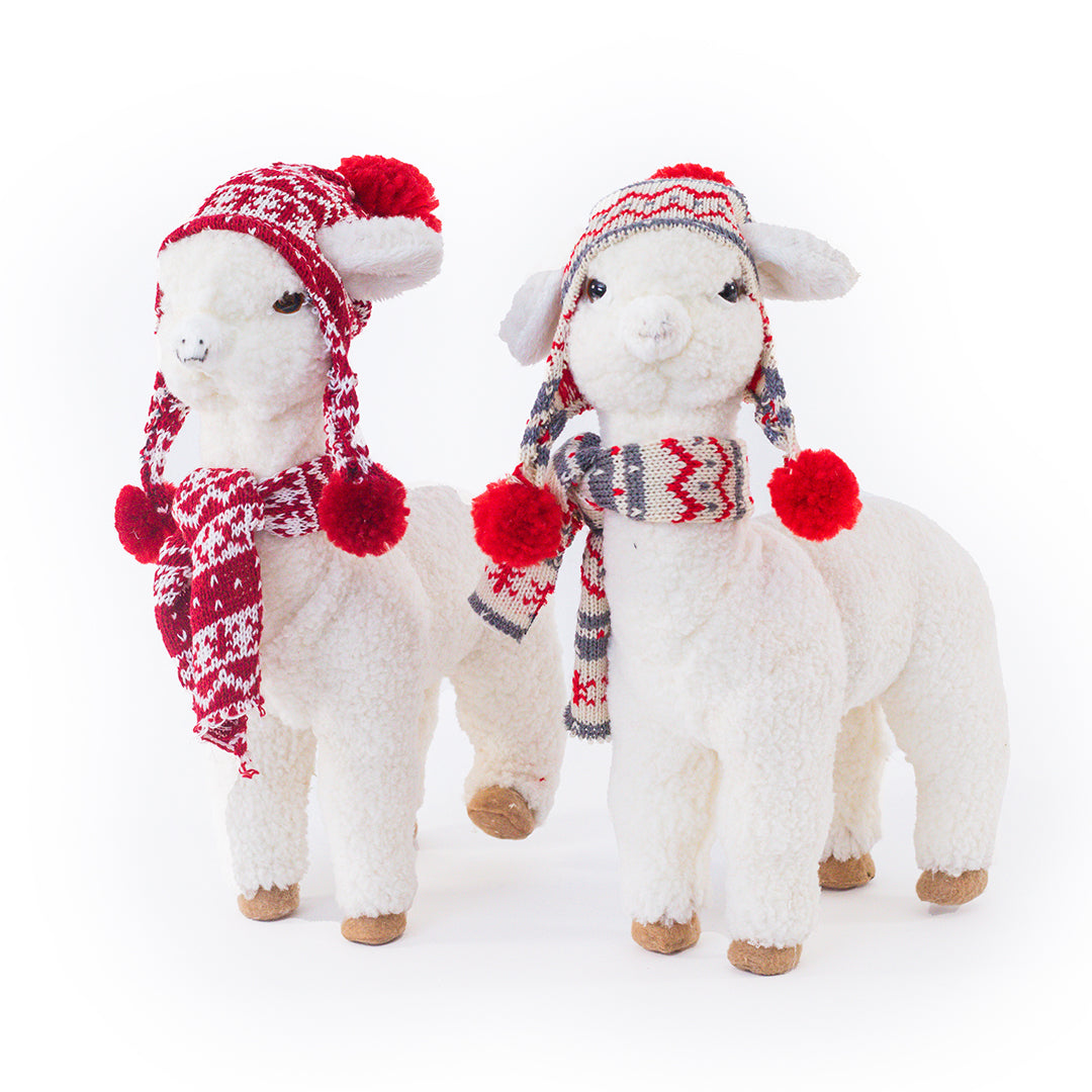 Llama con Bufanda Roja y Gorrito Navideno